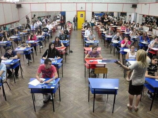 Srbija: Đaci snimali intimni odnos sa drugaricom i sve objavili na mrežama