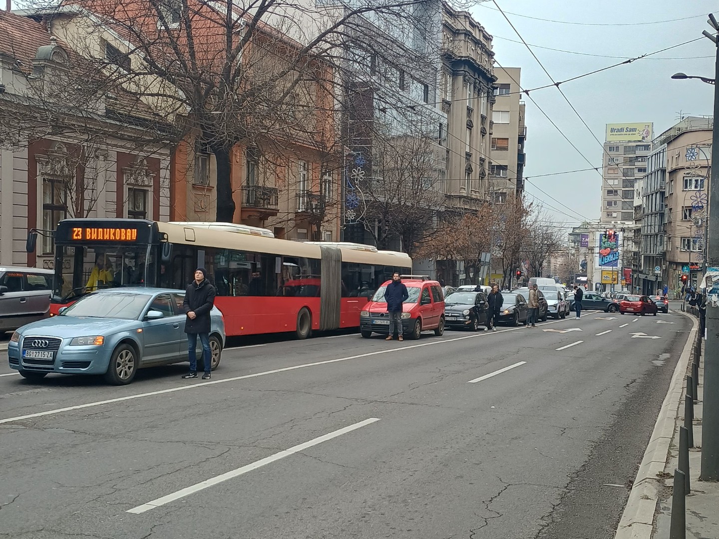 Srbija i danas stala na 15 minuta: Odata počast tragično stradalima u Novom Sadu