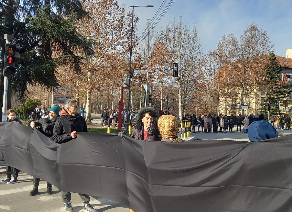 Srbija i danas stala na 15 minuta: Počast za tragično nastradale u Novom Sadu