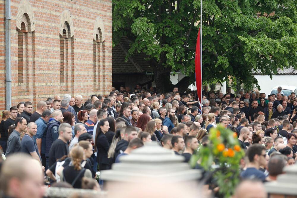 Srbija obavijena tugom: Sahranjeno deset žrtava masovnih ubistava