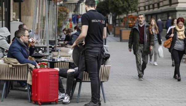 Srbija: Od ponedjeljka mogu raditi kafići na otvorenom
