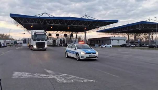 Srbija poslala kamion s prvim kontingentom pomoći u RS