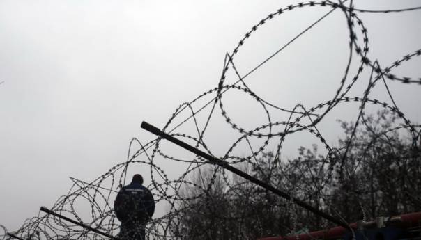 Srbija postavlja žičanu ogradu na granici sa S. Makedonijom