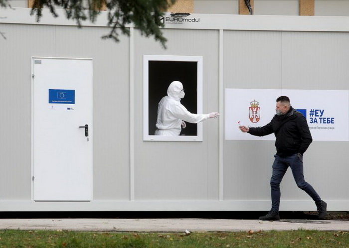 Srbija: Preminulo još 39 osoba, 3.706 novozaraženih