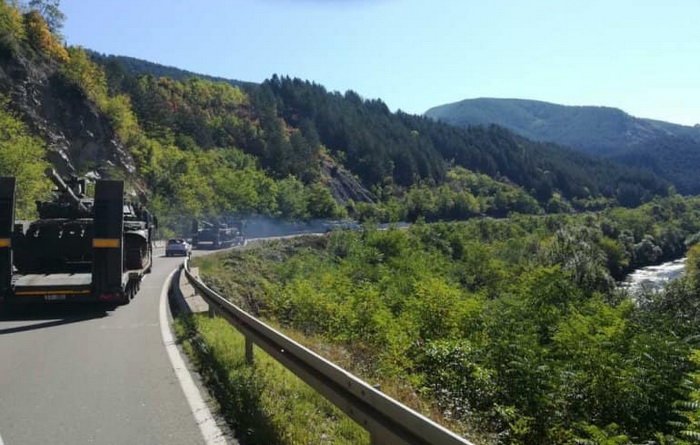 Srbija premješta tenkove ka granici sa Kosovom