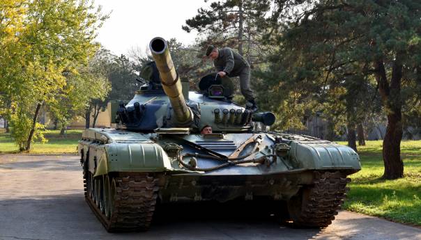 Srbija se užurbano naoružava, njezini susjedi uznemireni