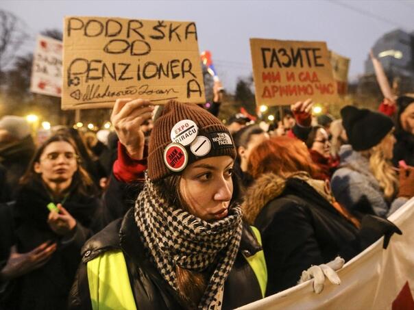 Srbija sutra ide u opći štrajk, Vučić ih nazvao 'luđacima'