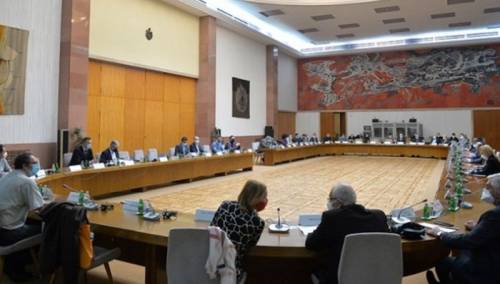 Srbija: Sve se zatvara osim prehrane, apoteka i pumpi