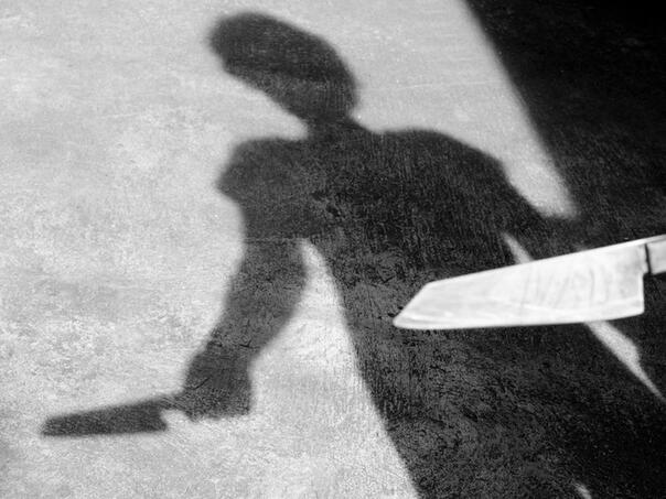 Srbija: Tijelo muža sa djecom isjekla na krevetu, pa ga odnijeli u šumu