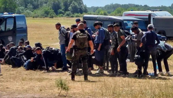 U akciji srbijanskog MUP-a otkriveno 300 migranata i automatske puške
