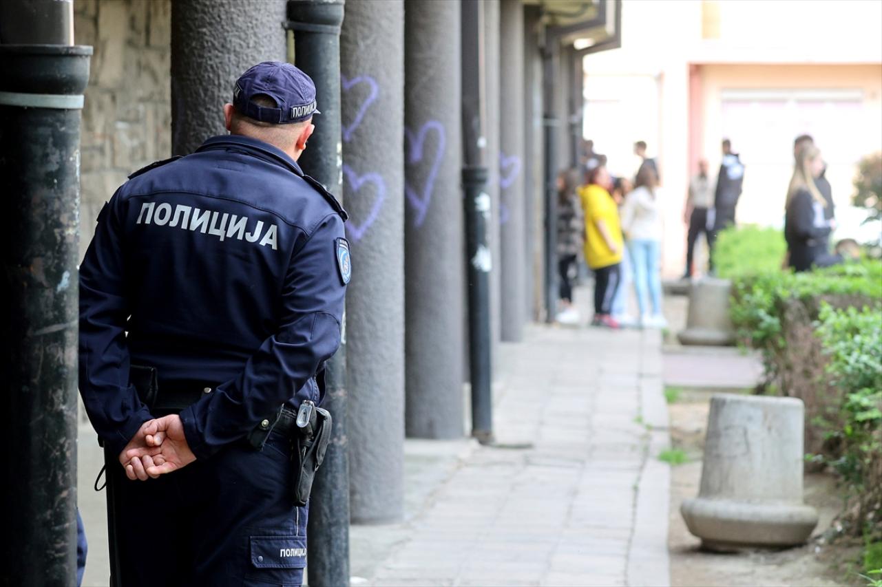 Srbija: Učenik pretukao profesora, polomio mu kosti glave