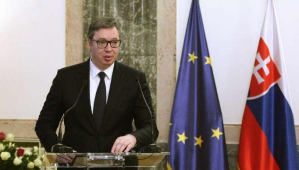 Između zapada i Rusije: Vučić odgodio obraćanje za 6. maj