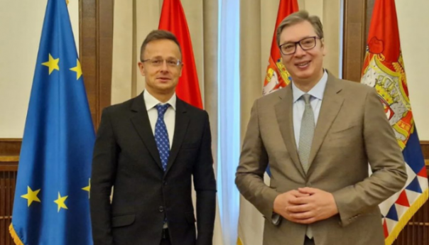 Srbija: Vučić se susreo s mađarskim ministrom Sijartom