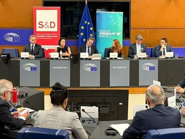 Srbijanska opozicija od EU zatražila sankcije za Vučića, Macuta, Brnabić i Dačića