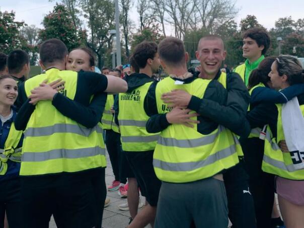 Srbijanski studenti stigli u Salzburg: Građani ih dočekali uz kultnu pjesmu