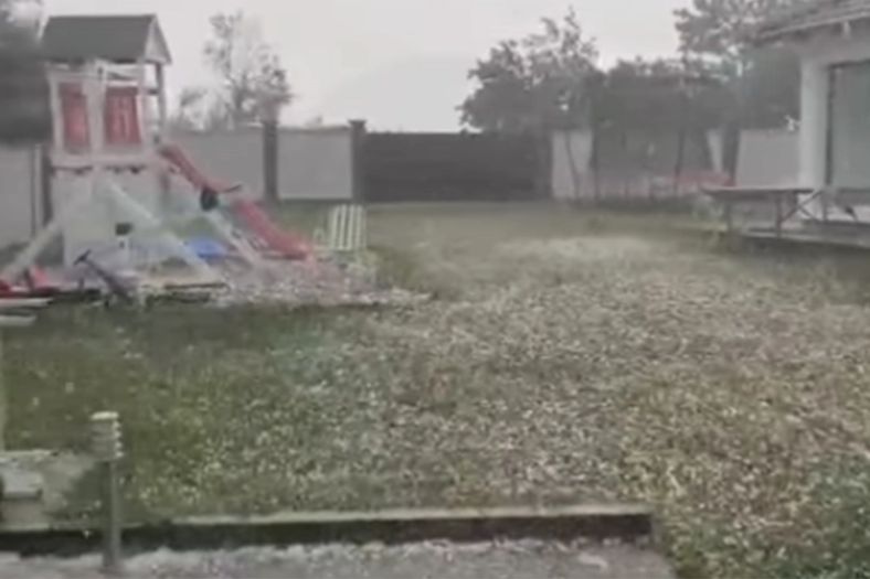 Srbiju pogodilo jako nevrijeme: Padao grad veličine lješnjaka