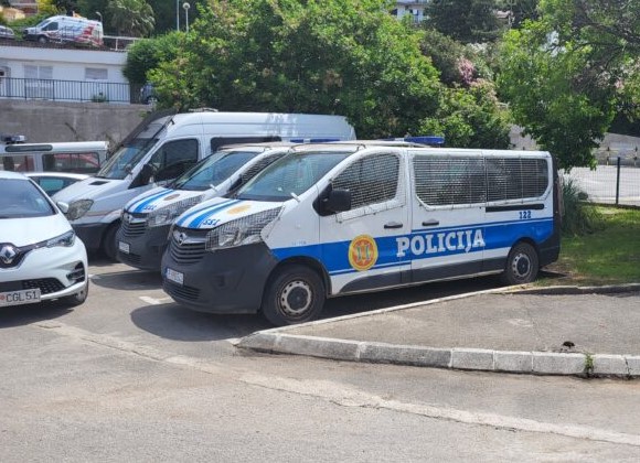 Srbin uhapšen zbog pokušaja šverca cigareta preko granice