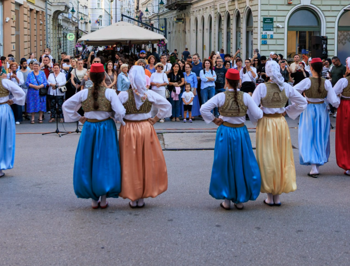 Srce Sarajeva zaplesalo uz "Sve boje tradicije"