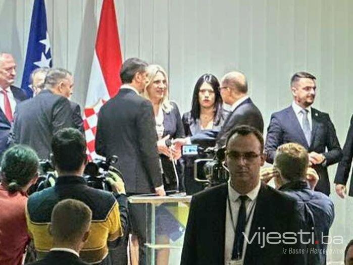 Srdačan pozdrav Cvijanović i Schmidta u Sarajevu