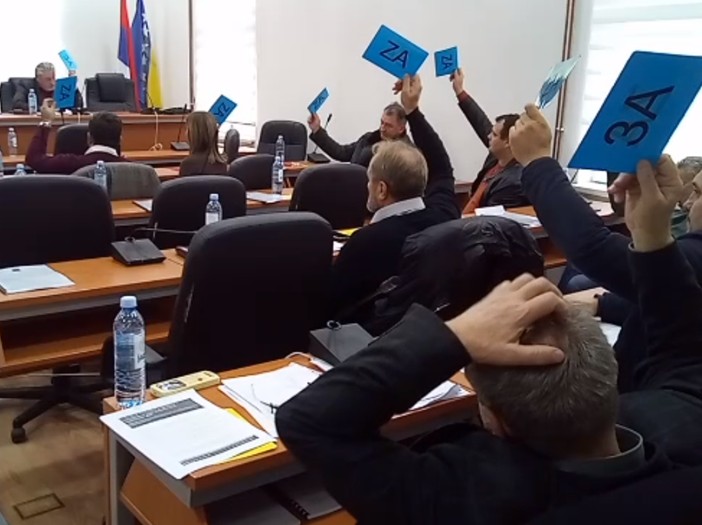 Srebrenica: Fejzić smijenjen jer je obilježio Dan državnosti BiH!