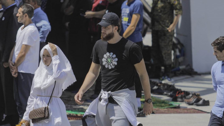 Srebrenica je sine da odeš u Potočare, šutiš, gledaš bjelinu...