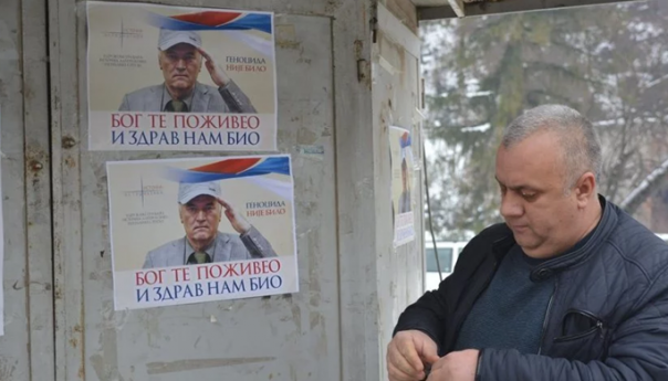 Srebrenica: Lijepili Mladićeve plakate sa porukom "Genocida nije bilo"