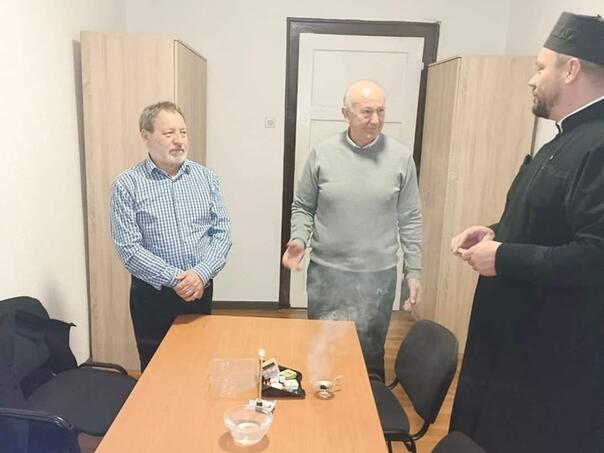Srebrenički paroh osveštao kancelariju zamjenika načelnika općine