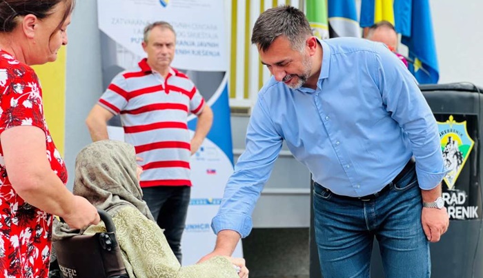 Srebrenik: U naselju Tinja 20 porodica iz kolektivnih centara dobilo ključeve stanova