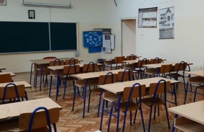 Srednjoškolci i studenti u RS od ponedjeljka u klupama