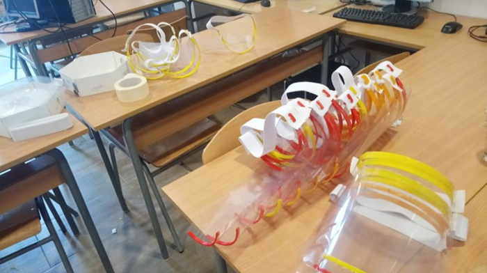 Srednjoškolci izradili zaštitne vizire za Kantonalnu bolnicu u Livnu