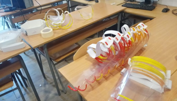 Srednjoškolci izradili zaštitne vizire za Kantonalnu bolnicu u Livnu