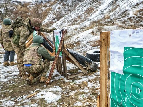 Srednjoškolci u okupiranom ukrajinskom gradu moraju na vojnu obuku