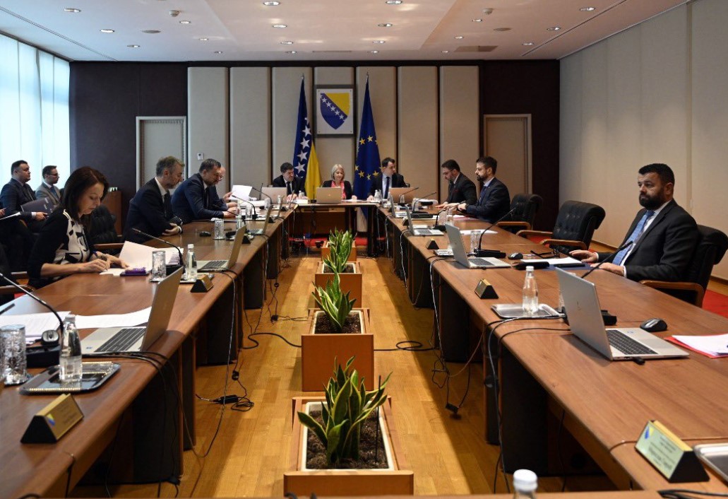 Srodnicima bh. državljana dozvoljen ulazak iz Kaira u BiH