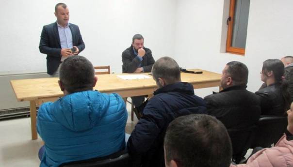 Srpska djeca bojkotuju nastavu u Srebrenici, Grujičić podržao