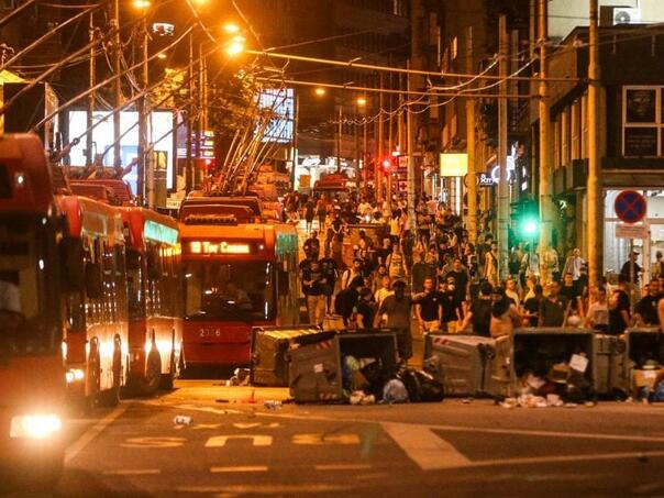 Srpska vlast poslala huligane na ulice da se obračunaju s onima koji nisu pristalice režima