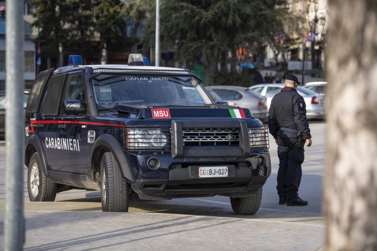 Srpski policajci na GP Jarinje predali uniforme i napustili službu