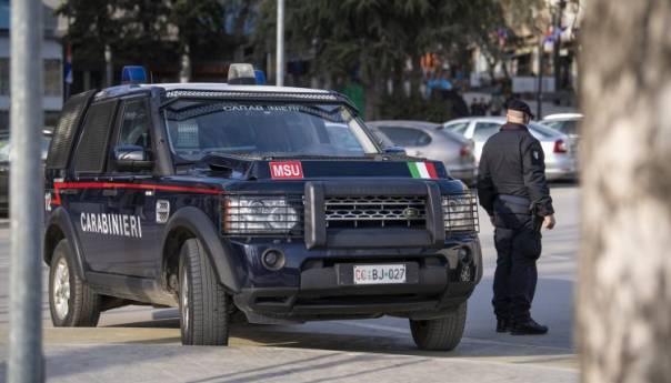 Srpski policajci na GP Jarinje predali uniforme i napustili službu
