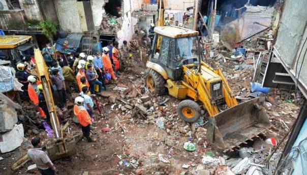 Srušila se trospratnica, najmanje 11 mrtvih