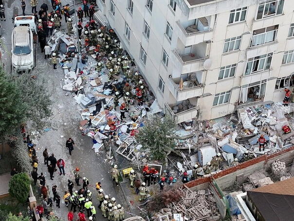 Srušila se zgrada u Istanbulu: Pet osoba spašeno, traga se za još sedam
