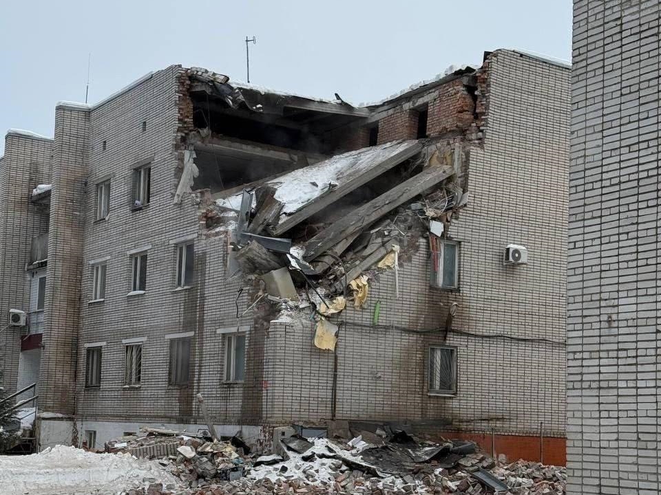 Srušila se zgrada vojne policije u Sankt Peterburgu