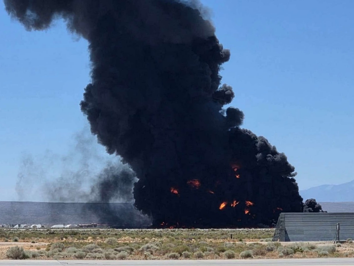 Srušio se američki bombarder: Ogroman dim prekrio nebo Kalifornije
