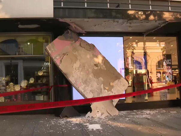 Srušio se dio nadstrešnice u centru Beograda
