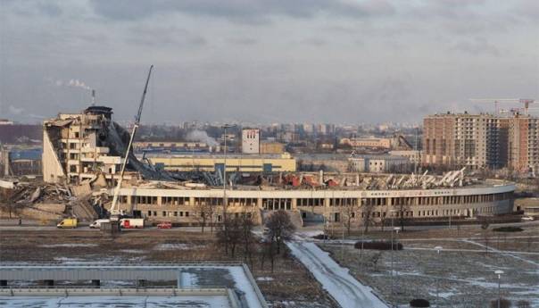 Srušio se krov stadiona u Rusiji, radnik pod ruševinama