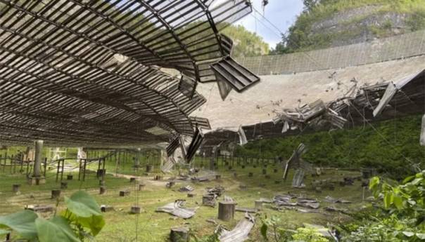 Srušio se veliki teleskop u Portoriku