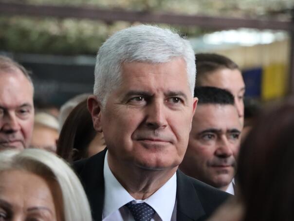 Šta je Čović napisao u čestitci Plenkoviću