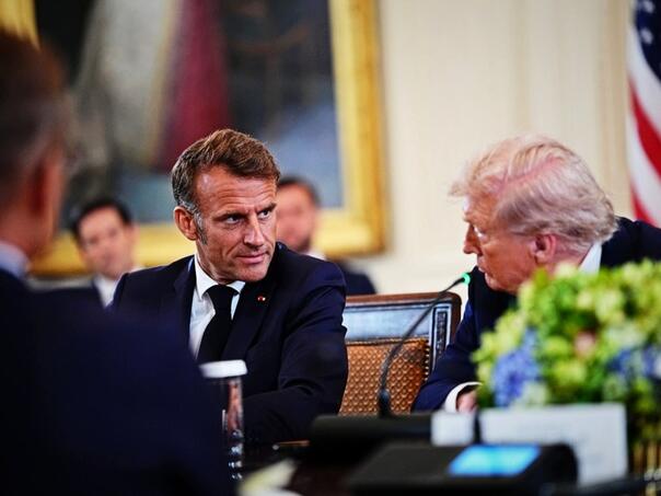 Šta je Trump šapnuo Macronu? "Putin želi dogovor..."