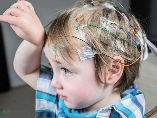 Šta nikako ne smijete raditi ako dijete doživi epileptični napad?