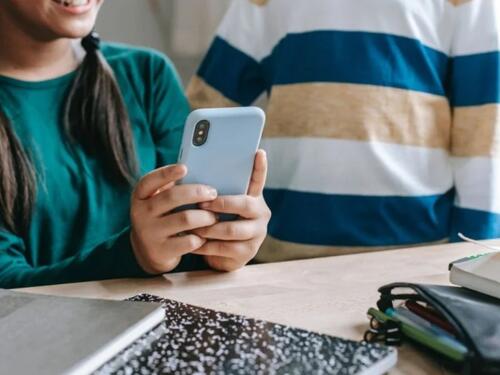 Šta pametni telefoni i tableti rade našoj djeci?