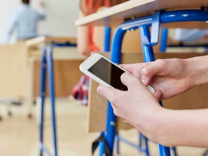 Šta s mobitelima u školama: Vlada KS usvojila stručne preporuke
