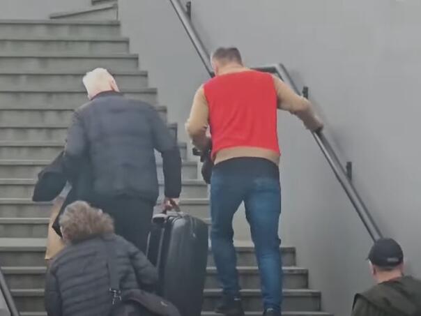 Šta se dešava sa selektorom Miloševićem pa otežano hoda?